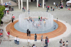 Jeppe Hein: Appearing Rooms